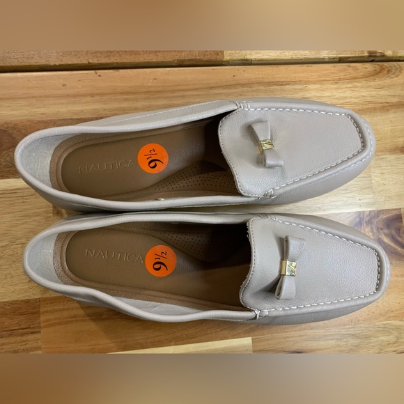 Nautica Women’s Remi Tan Bow Tie Logo Loafer size 9 1/2 - Picture 4 of 7